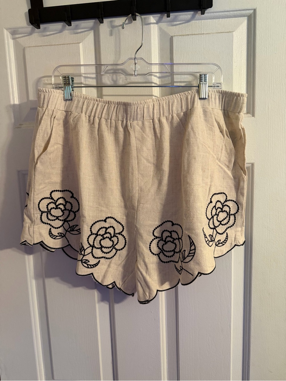 Umgee Cream Linen Blend Embroidered Scallop Hem Shorts 1XL NWT